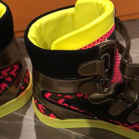 Louis Vuitton graffiti sneakers - Picture 16 of 16